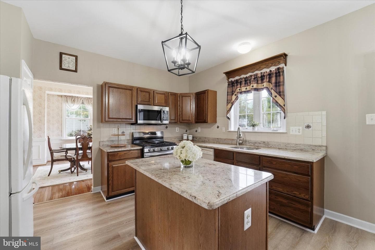713 Iris Lane photo 7