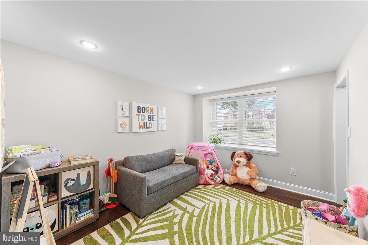 9 Pickwick Lane photo 13
