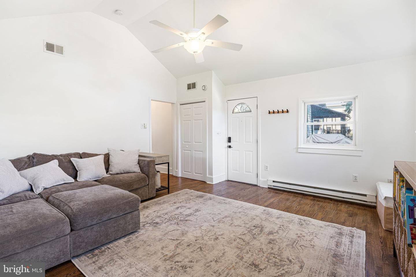 93 Saxer Avenue photo 16