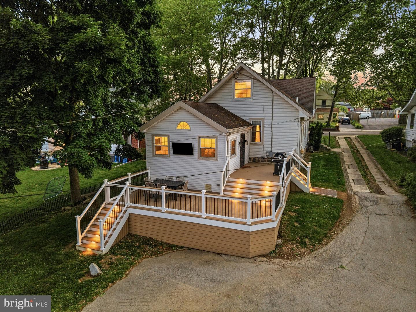 93 Saxer Avenue photo 19