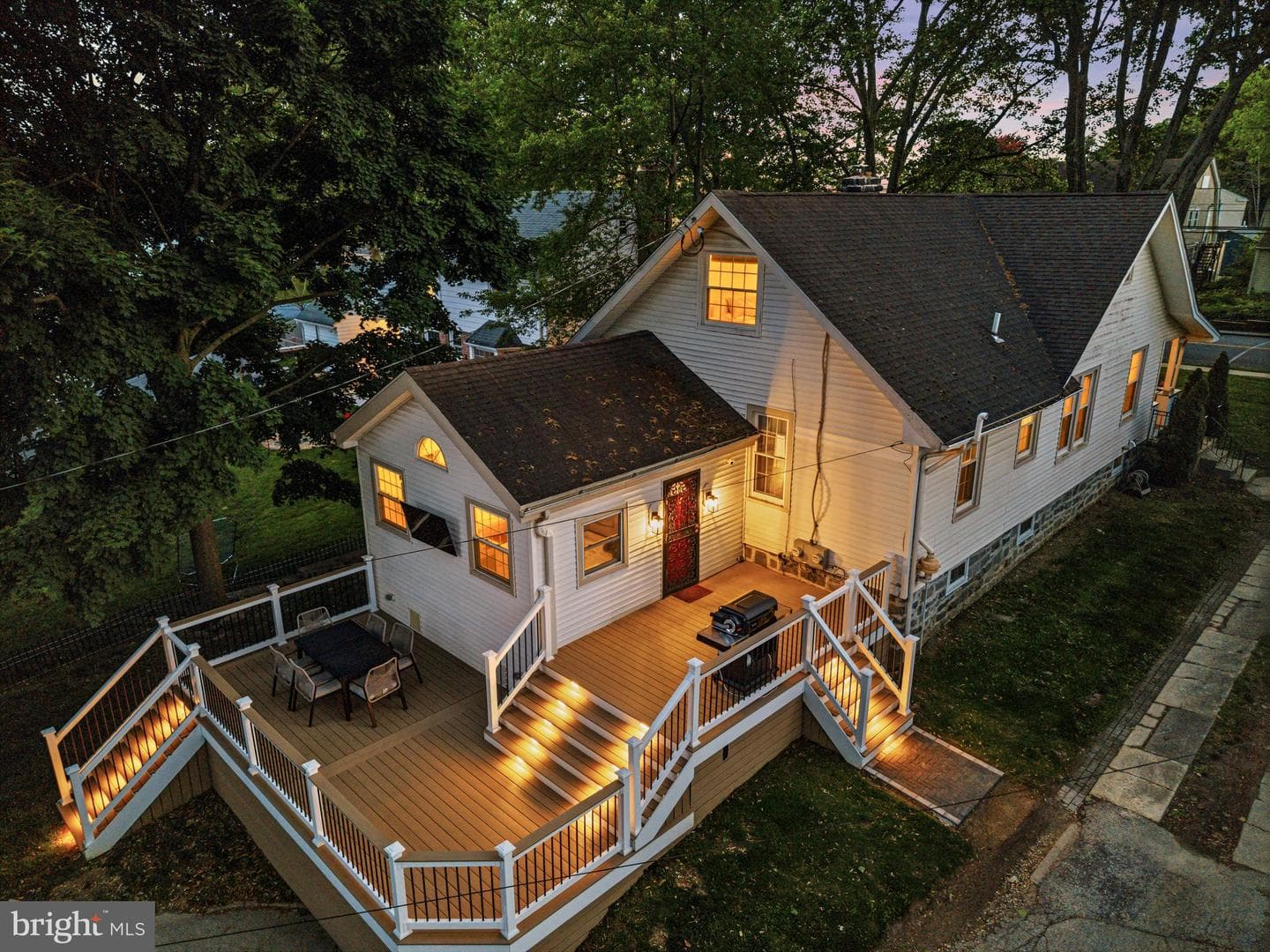 93 Saxer Avenue photo 39