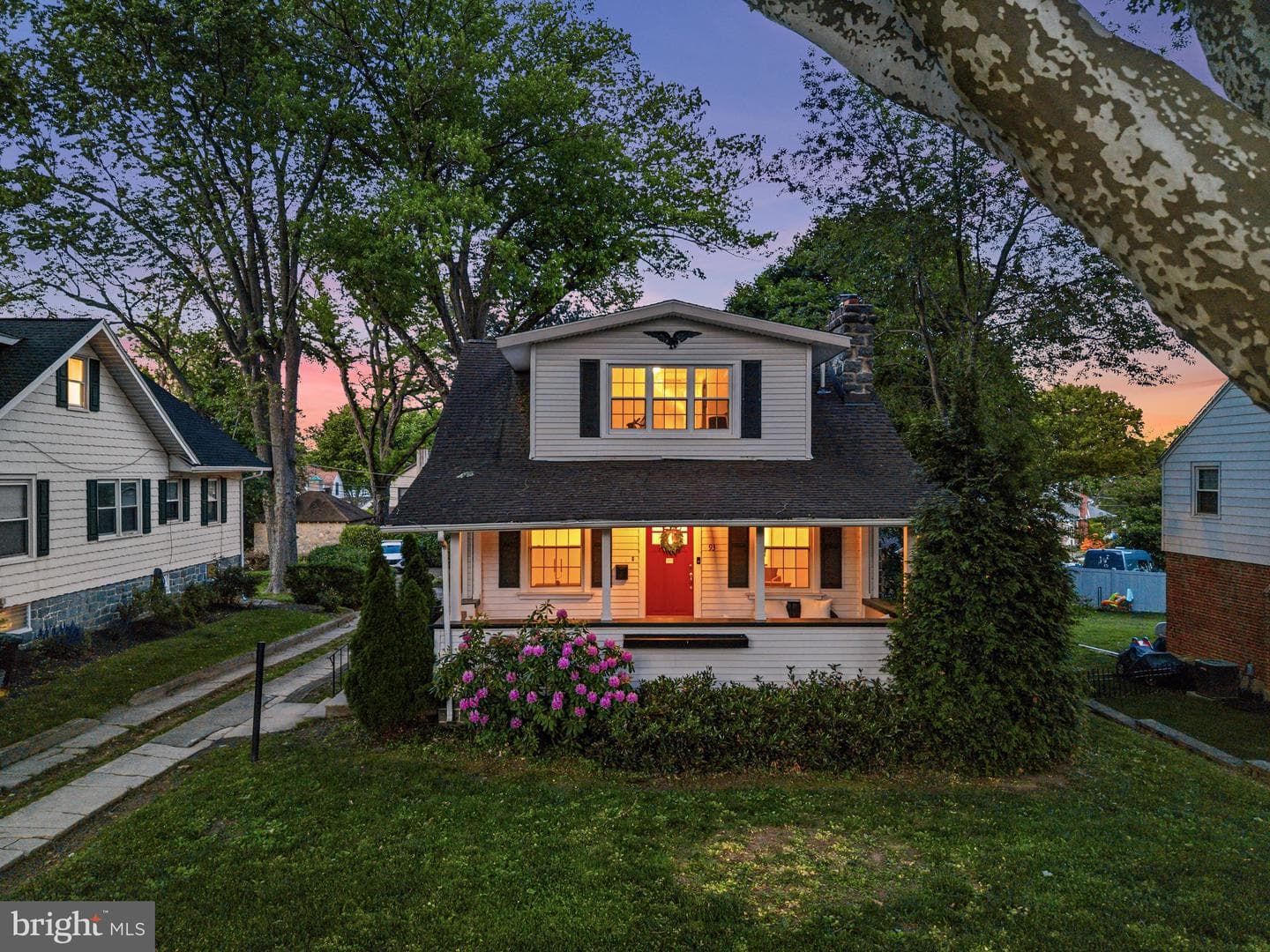 93 Saxer Avenue photo 40