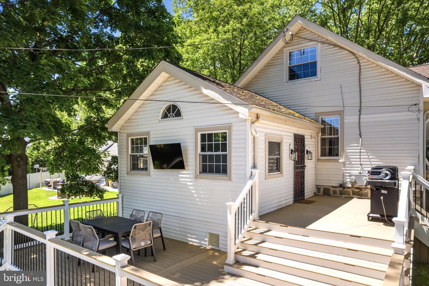 93 Saxer Avenue photo 43