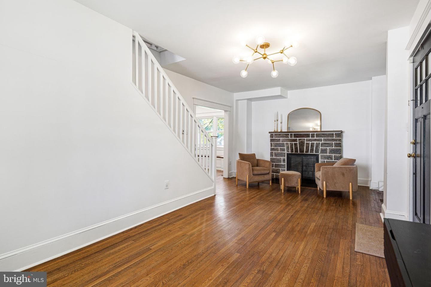 93 Saxer Avenue photo 6