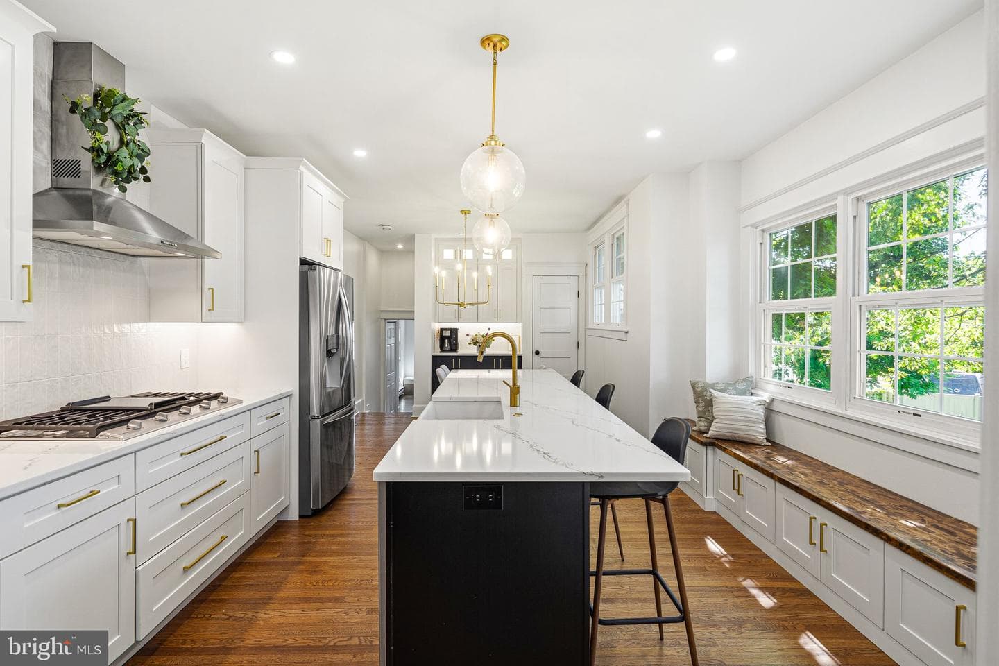 93 Saxer Avenue photo 8