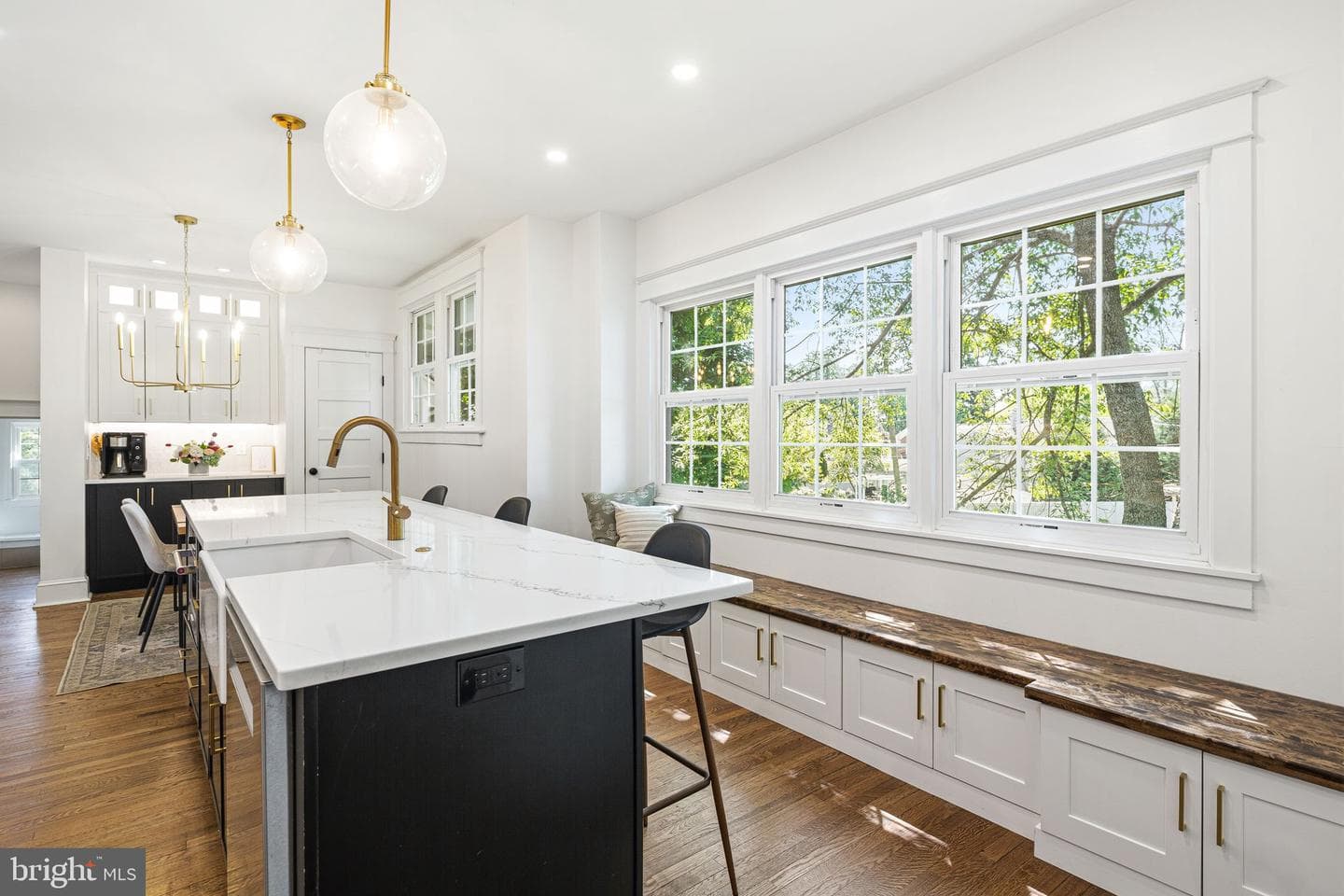 93 Saxer Avenue photo 9