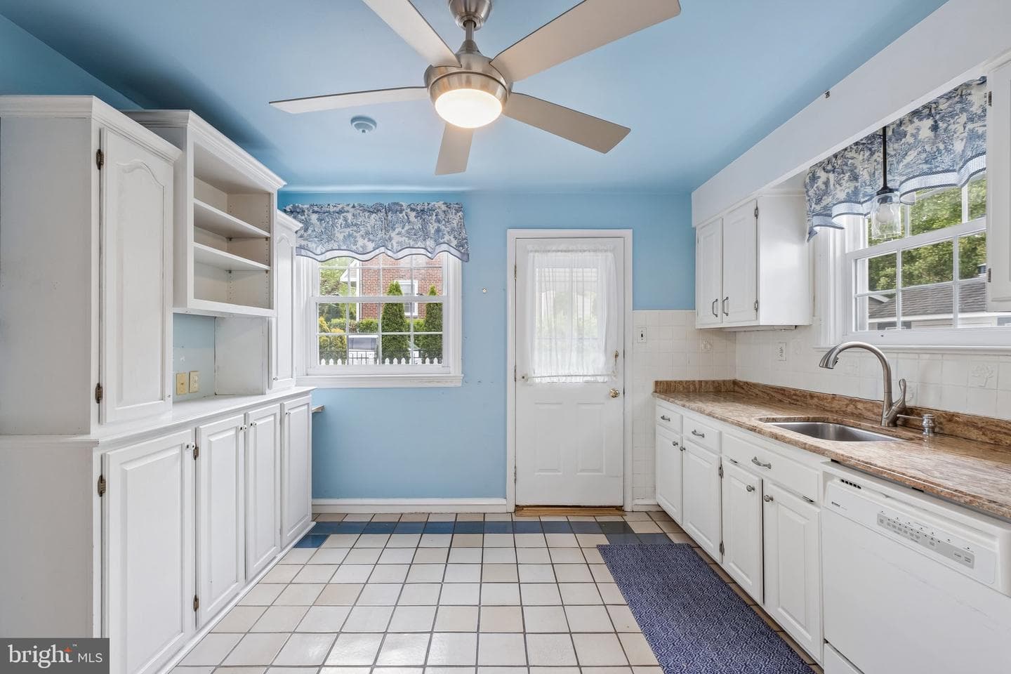 2398 Hollis Road photo 10