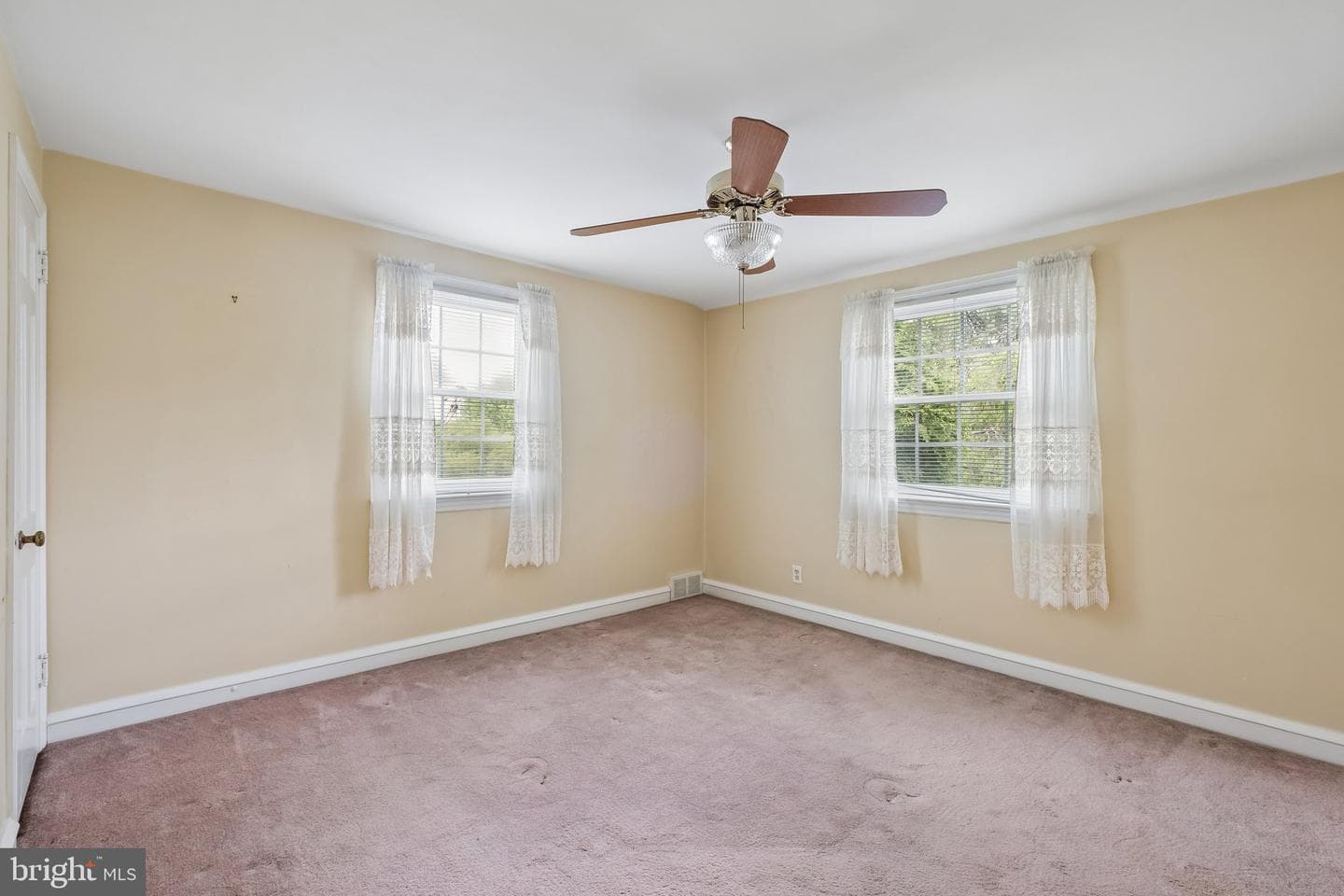 2398 Hollis Road photo 12
