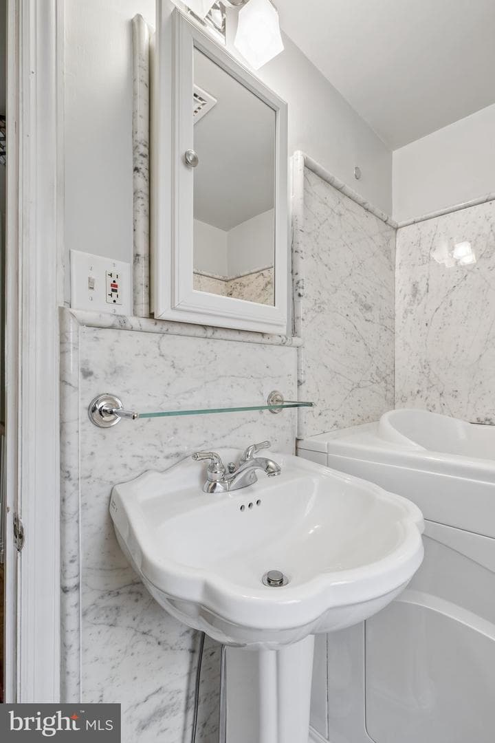 2398 Hollis Road photo 15