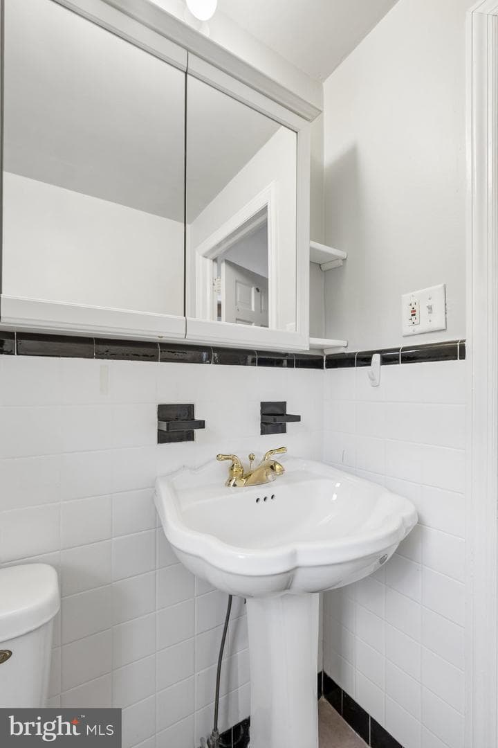 2398 Hollis Road photo 20