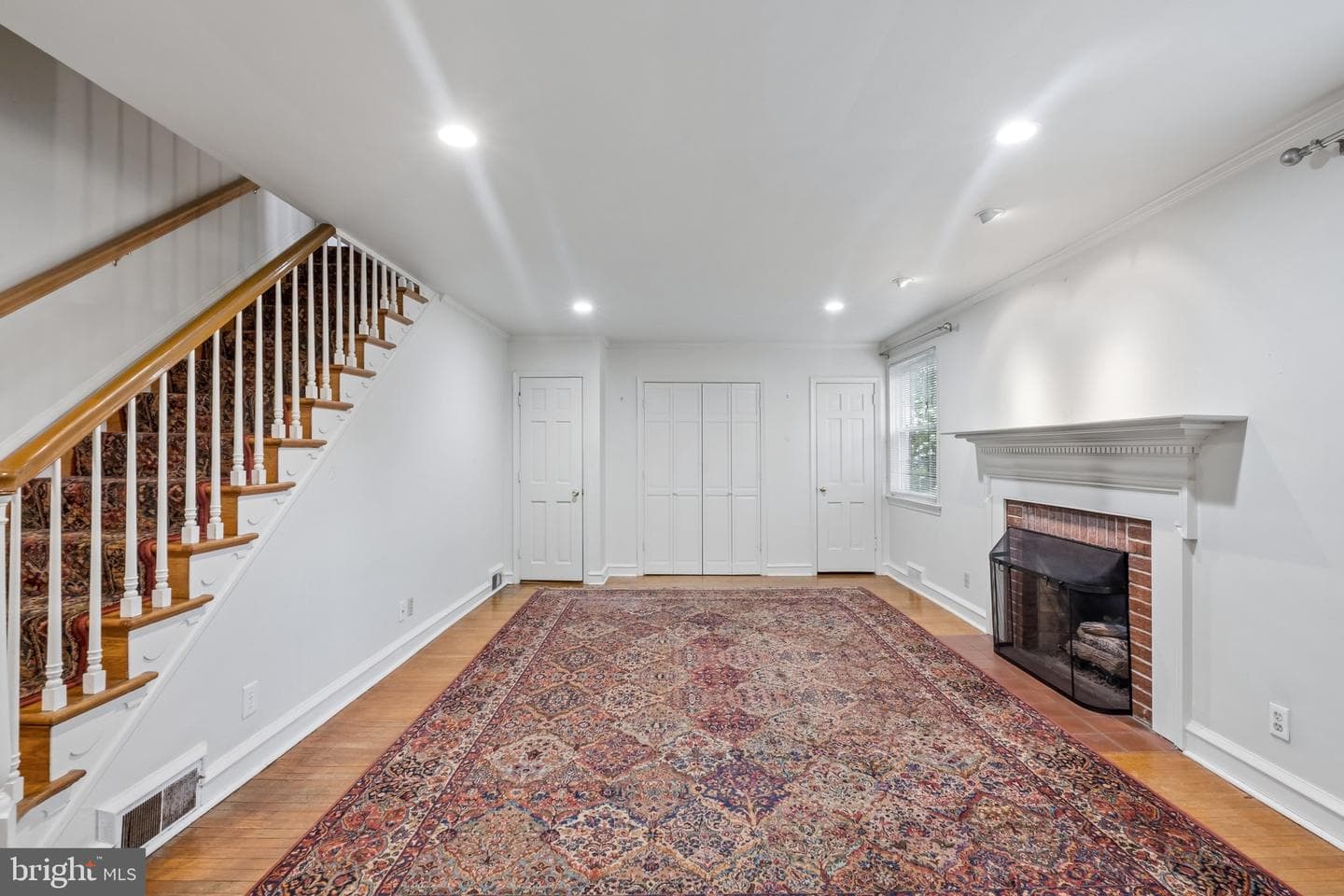 2398 Hollis Road photo 4