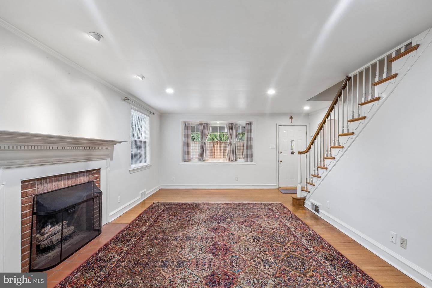 2398 Hollis Road photo 6