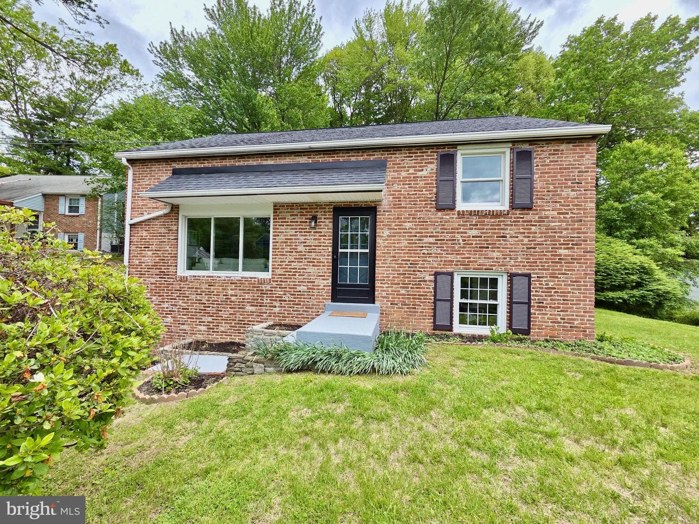 7 Laurel Lane photo 2