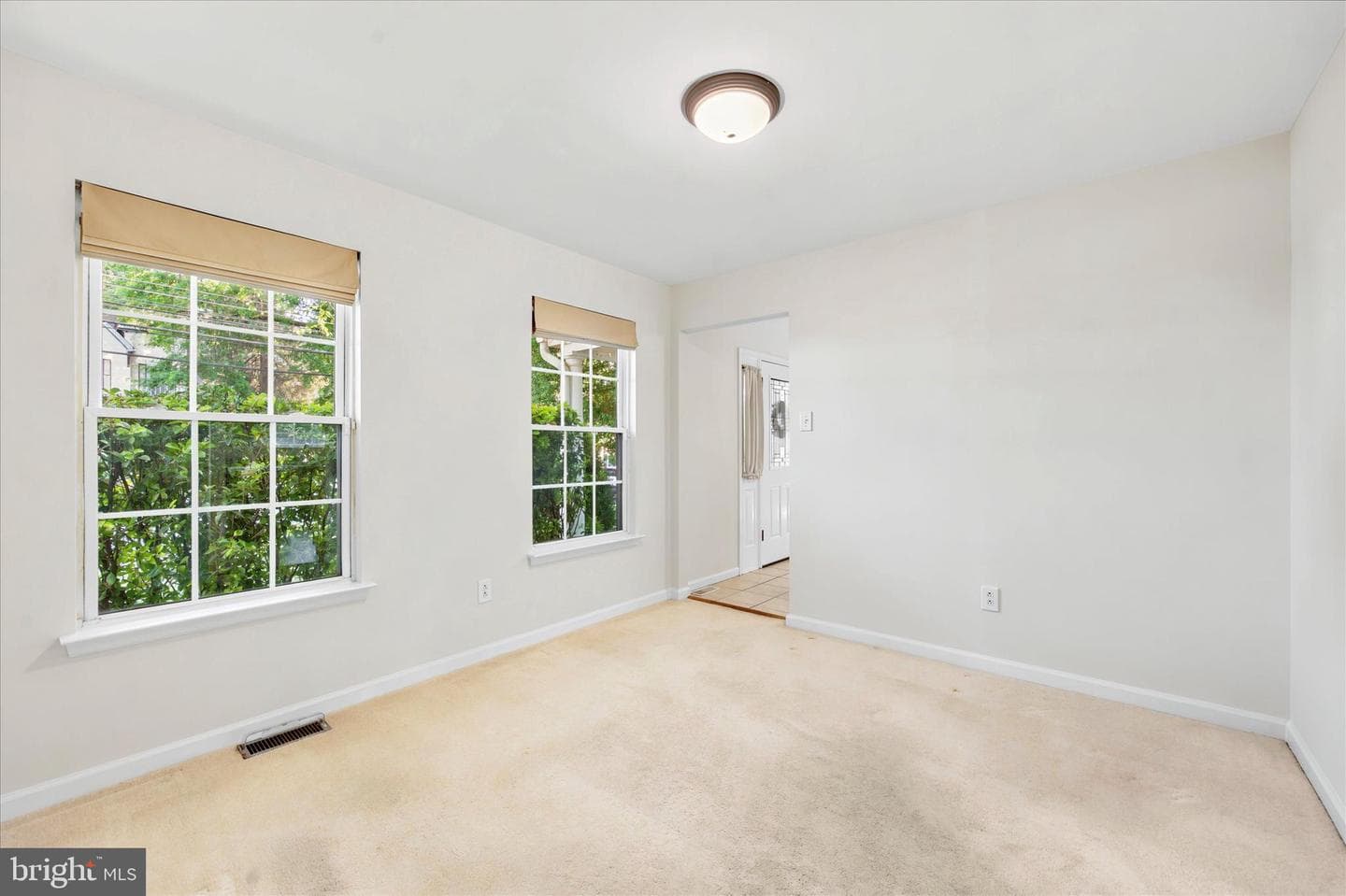 1211 Morton Avenue photo 19