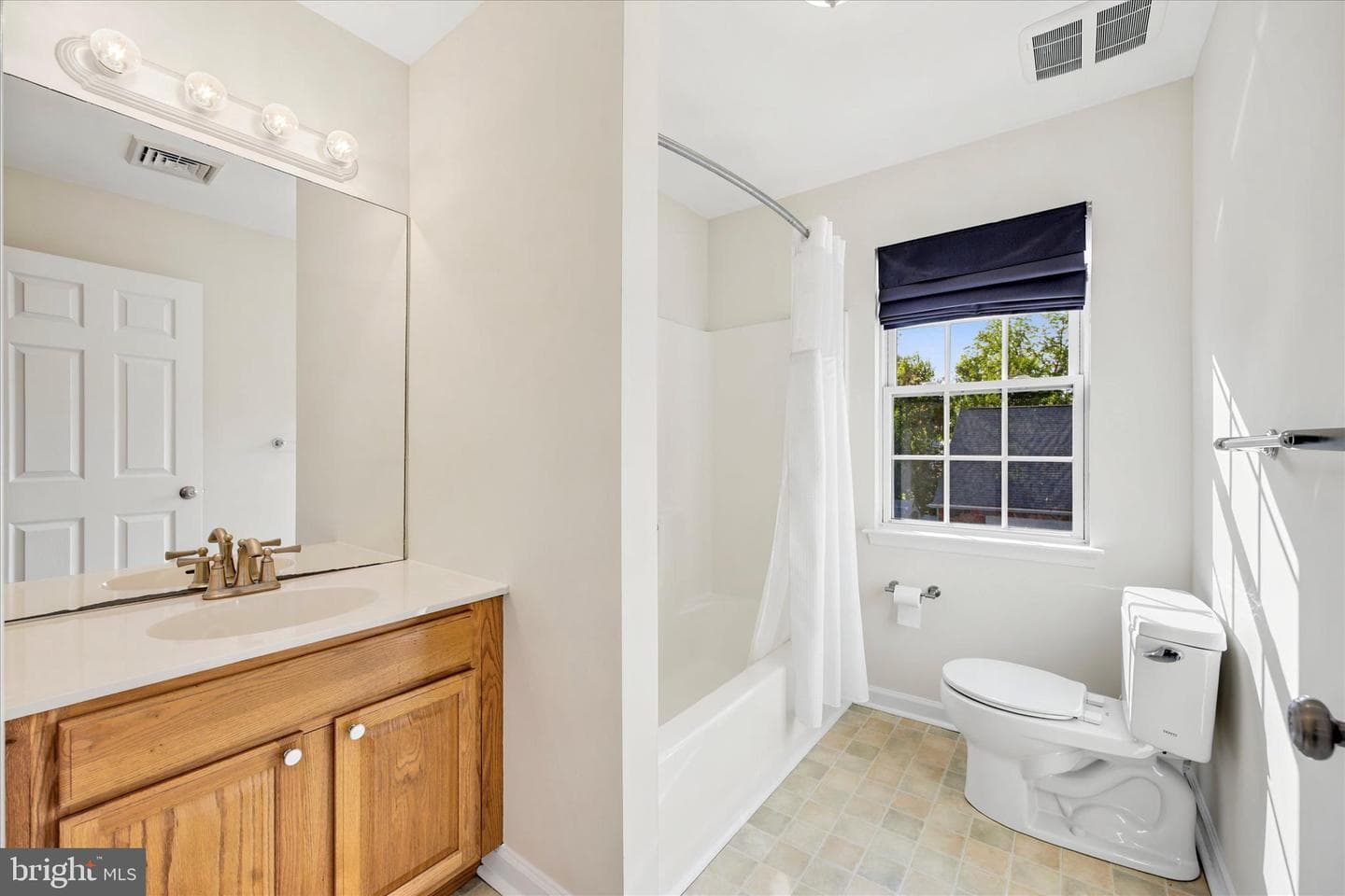 1211 Morton Avenue photo 22