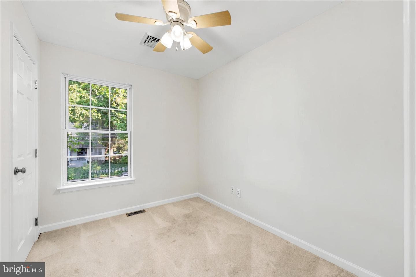 1211 Morton Avenue photo 25