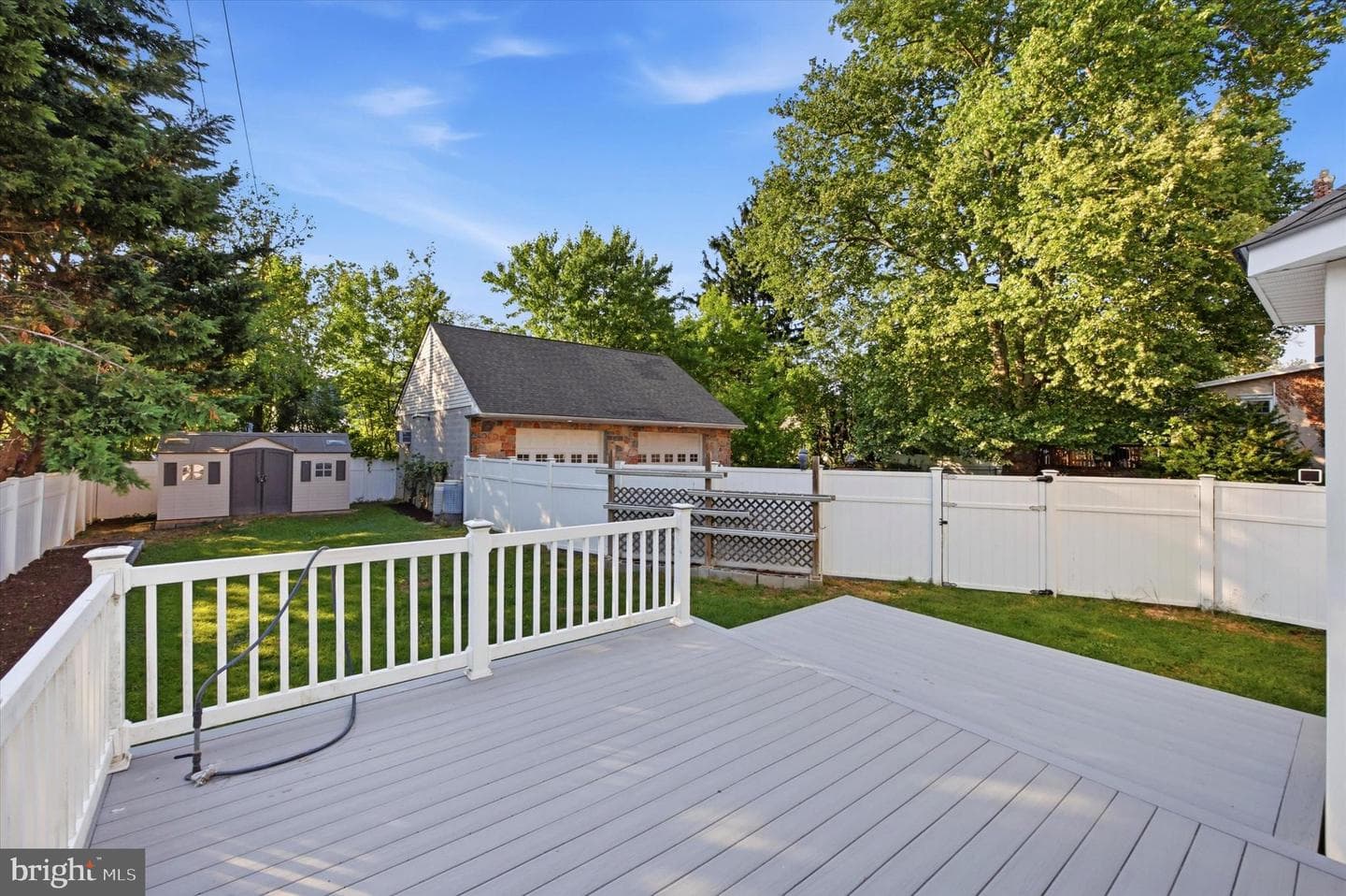 1211 Morton Avenue photo 30