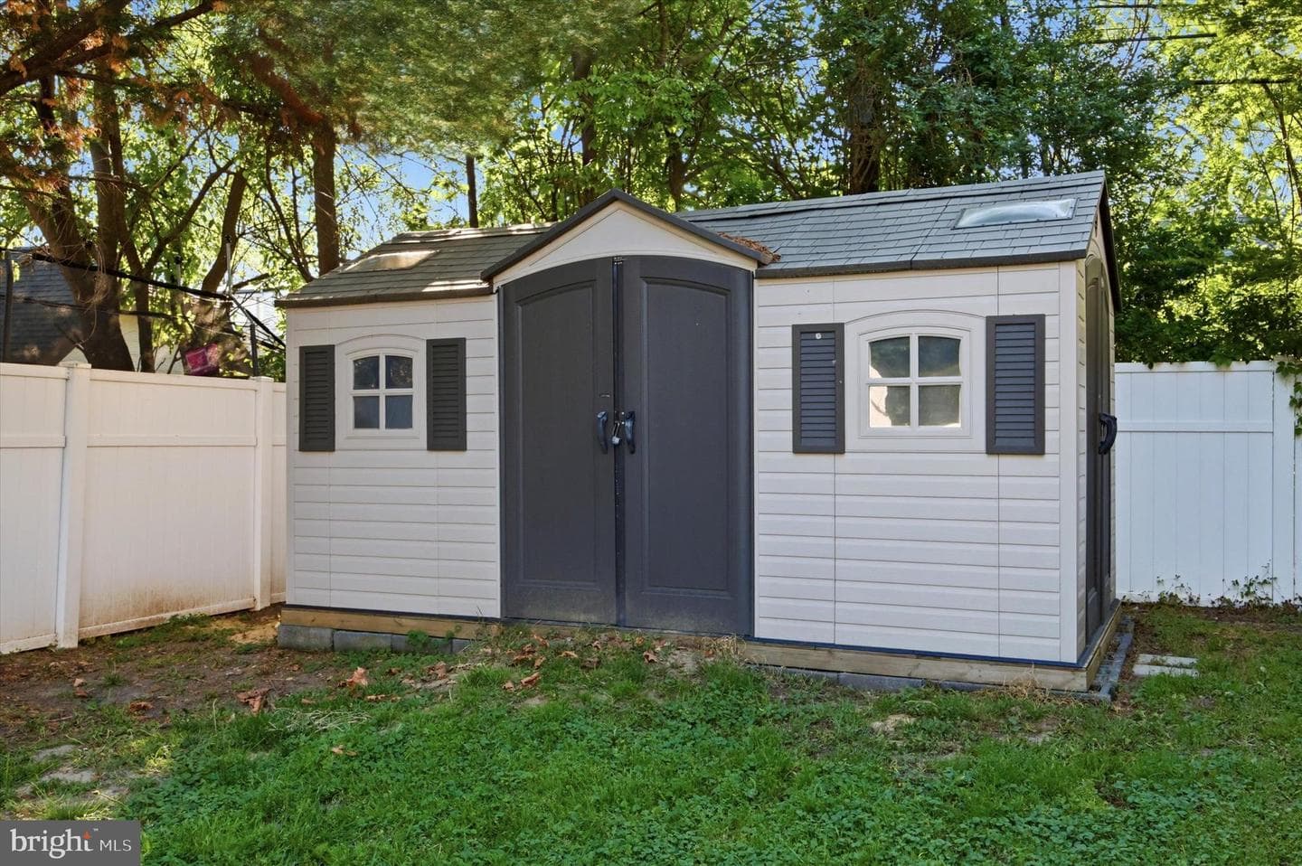 1211 Morton Avenue photo 34