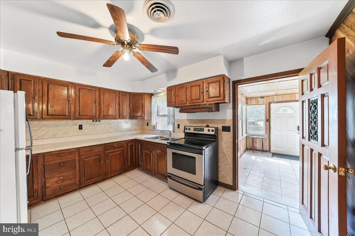 1359 Peach Street photo 11