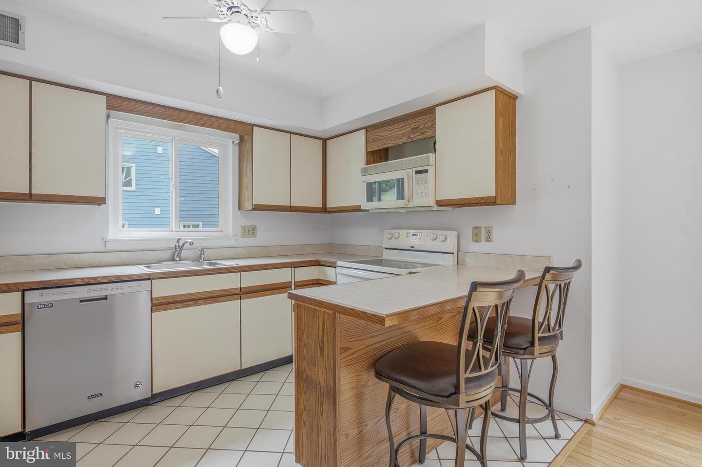 306 S Point Drive #306 photo 16