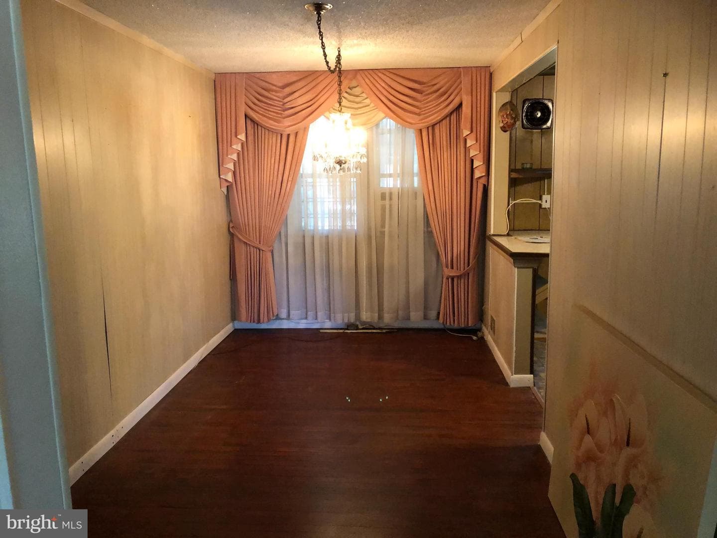 1409 W 6th Street photo 4