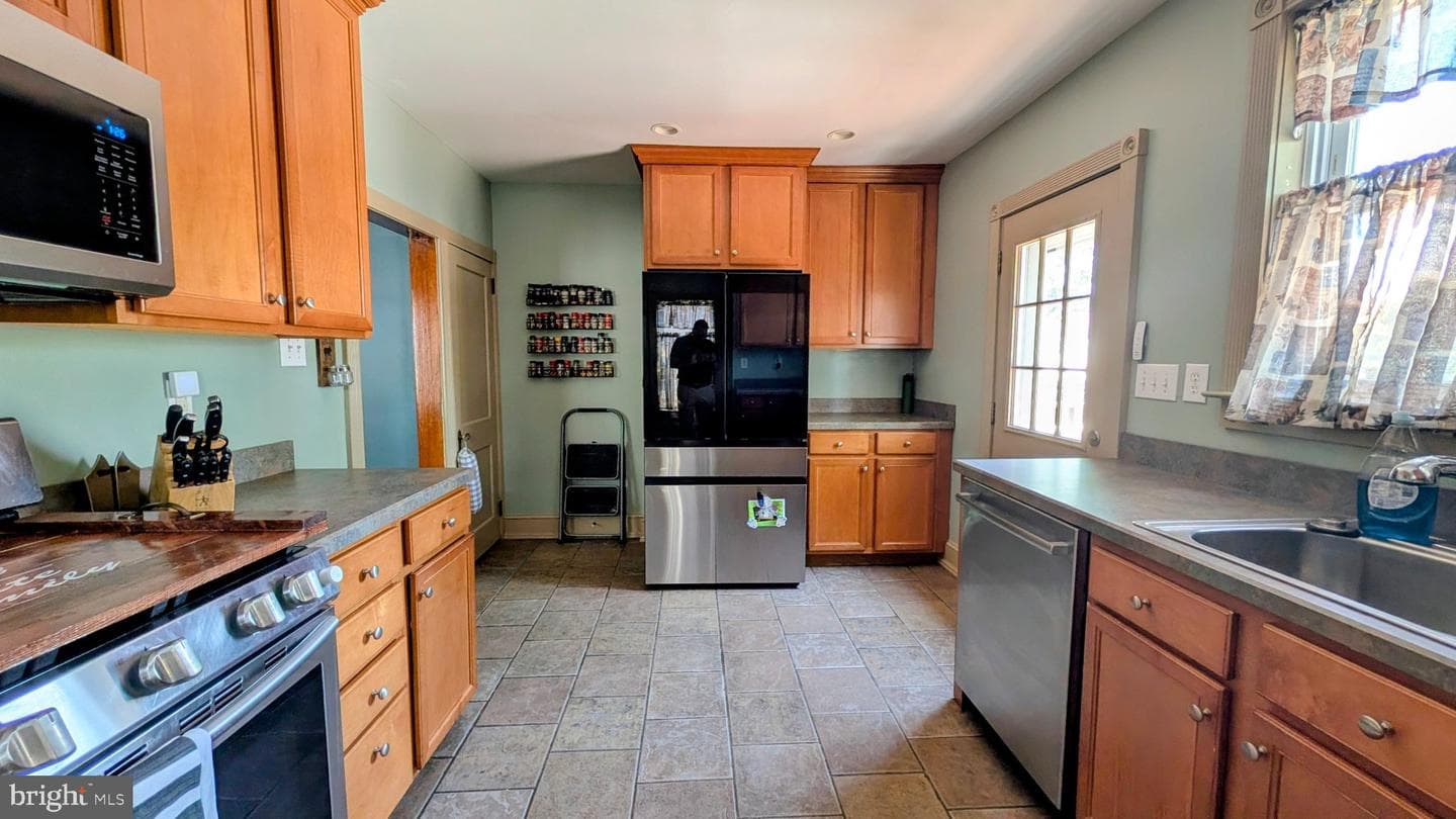 314 Belmont Avenue photo 10