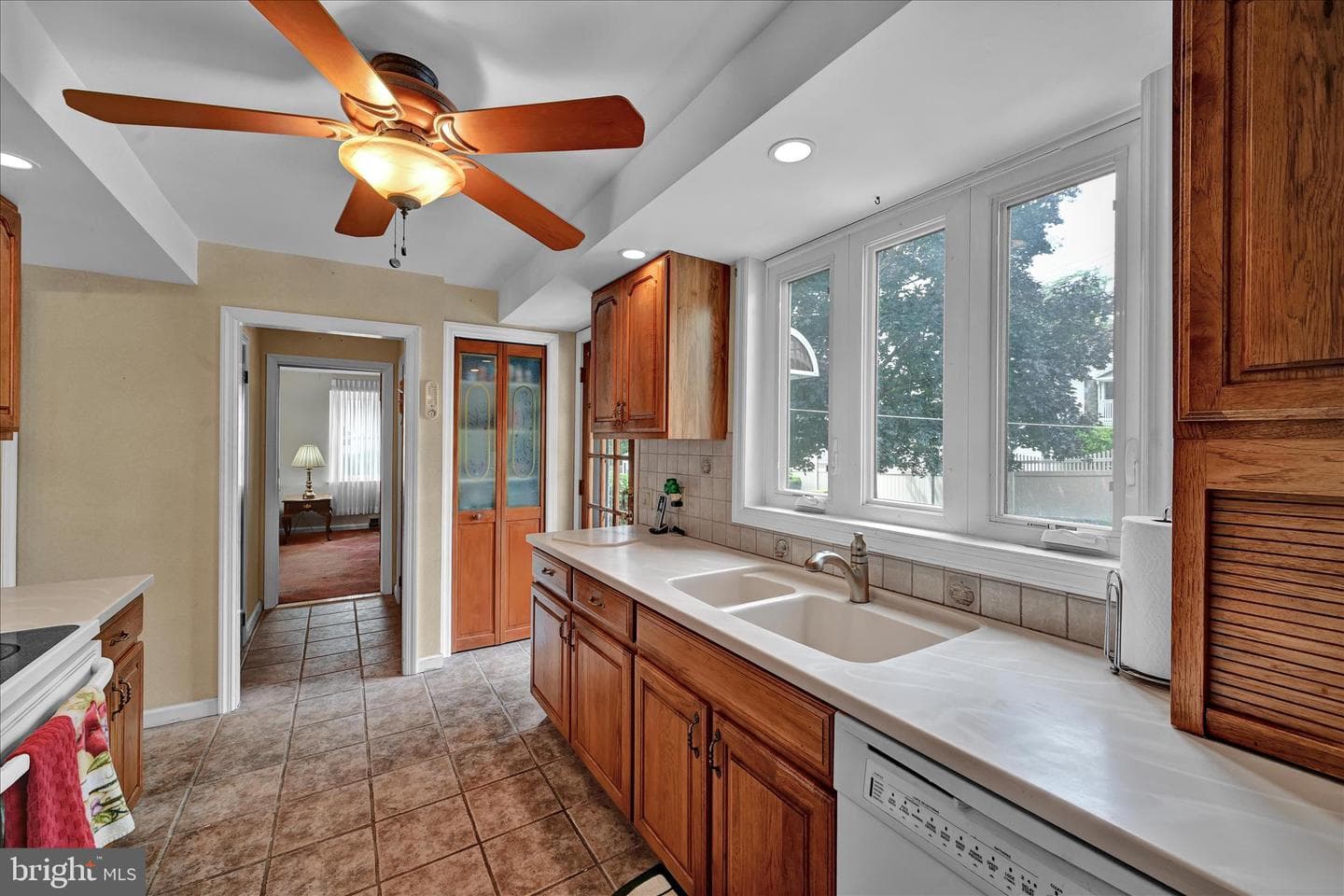 526 Argyle Road photo 17