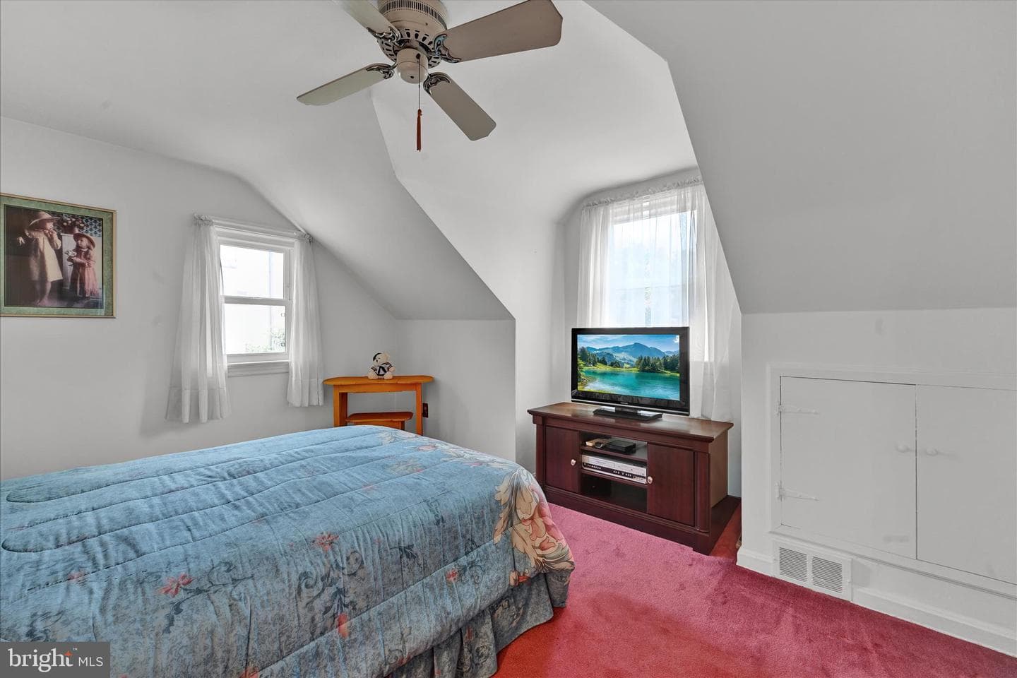 526 Argyle Road photo 23