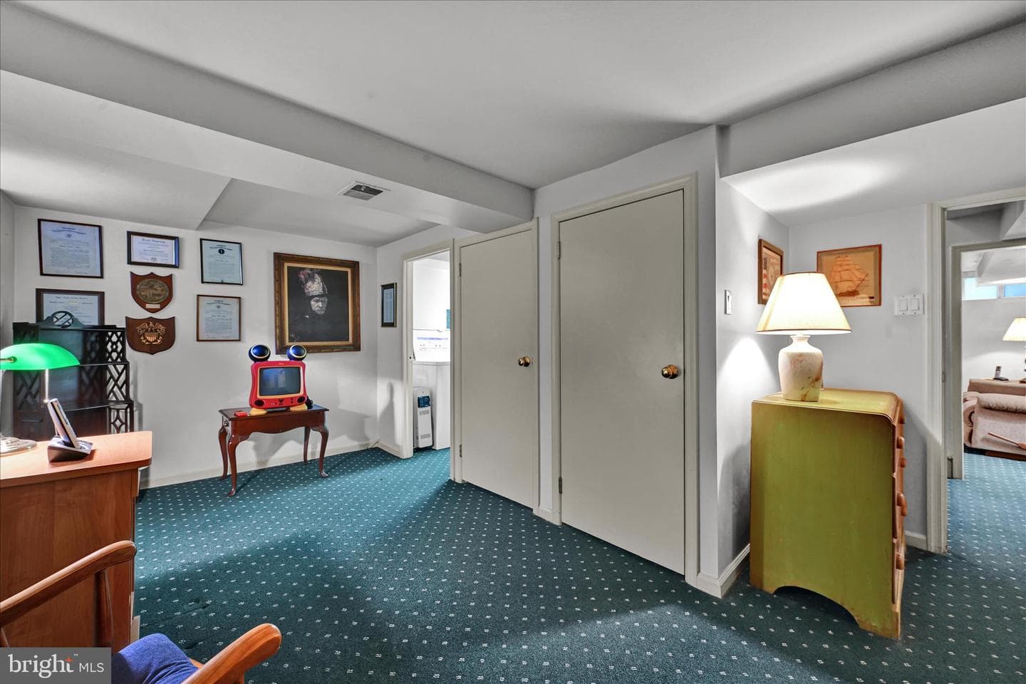 526 Argyle Road photo 28