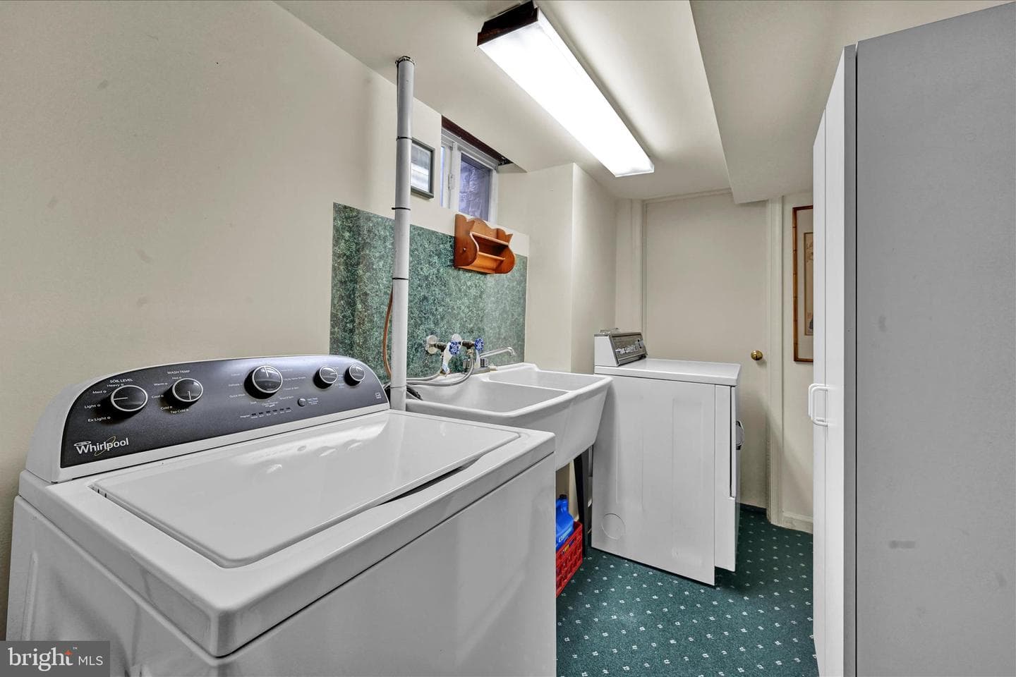 526 Argyle Road photo 32