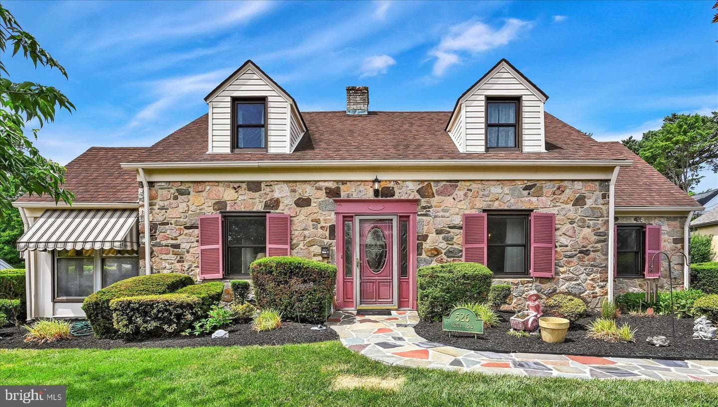 526 Argyle Road photo 5