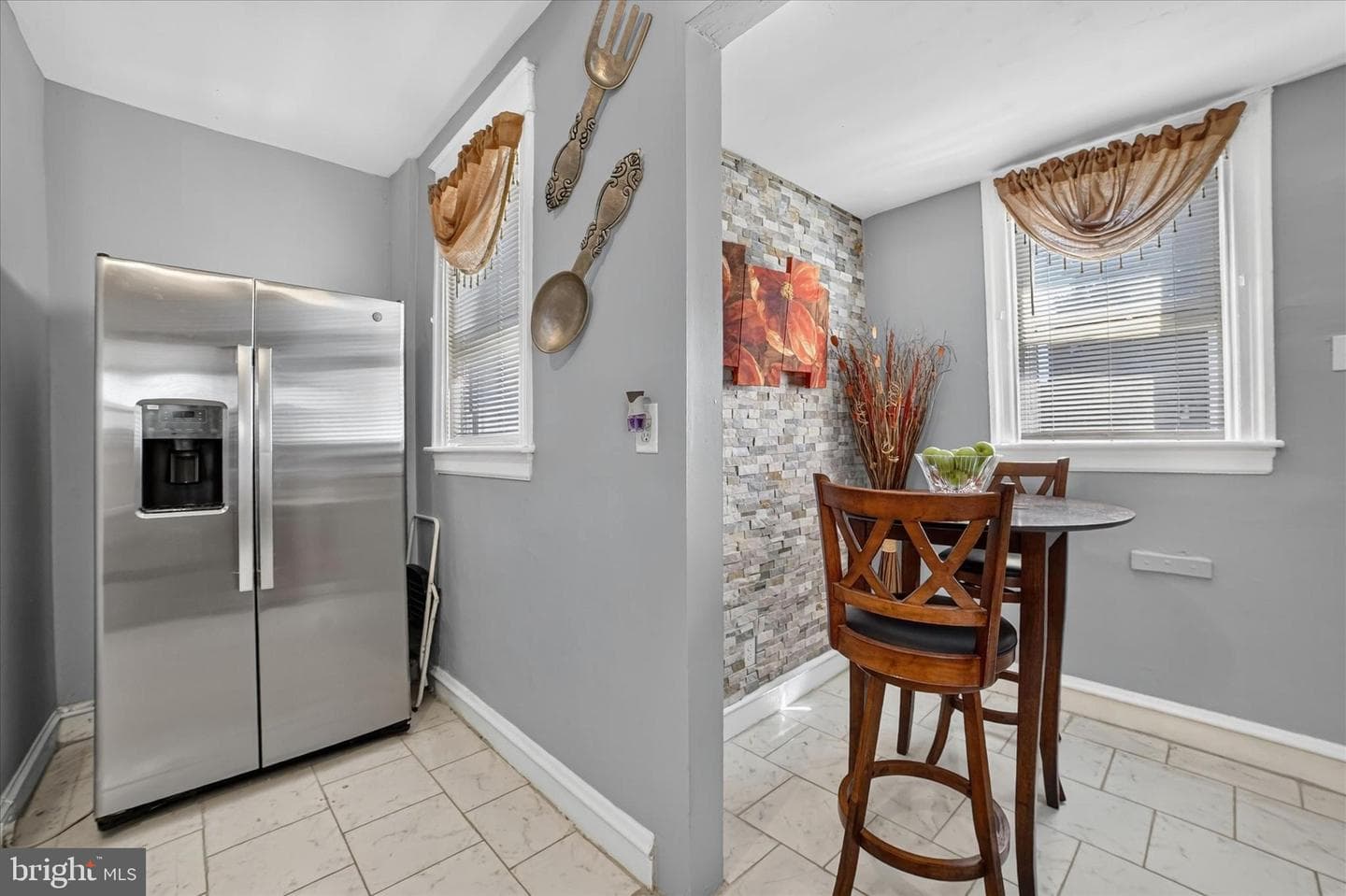 443 Orchard Ave photo 7