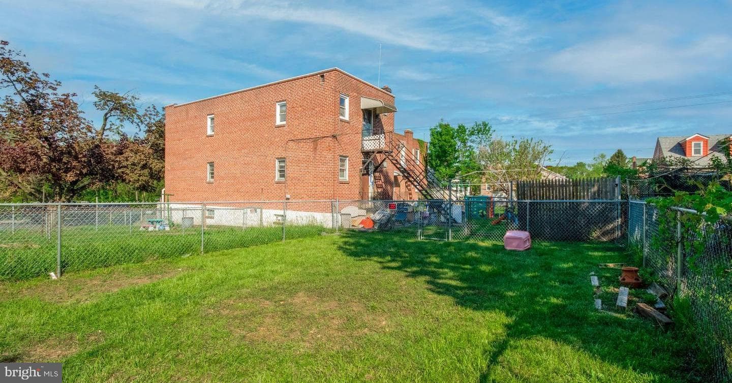 1110 E 11th Street photo 20