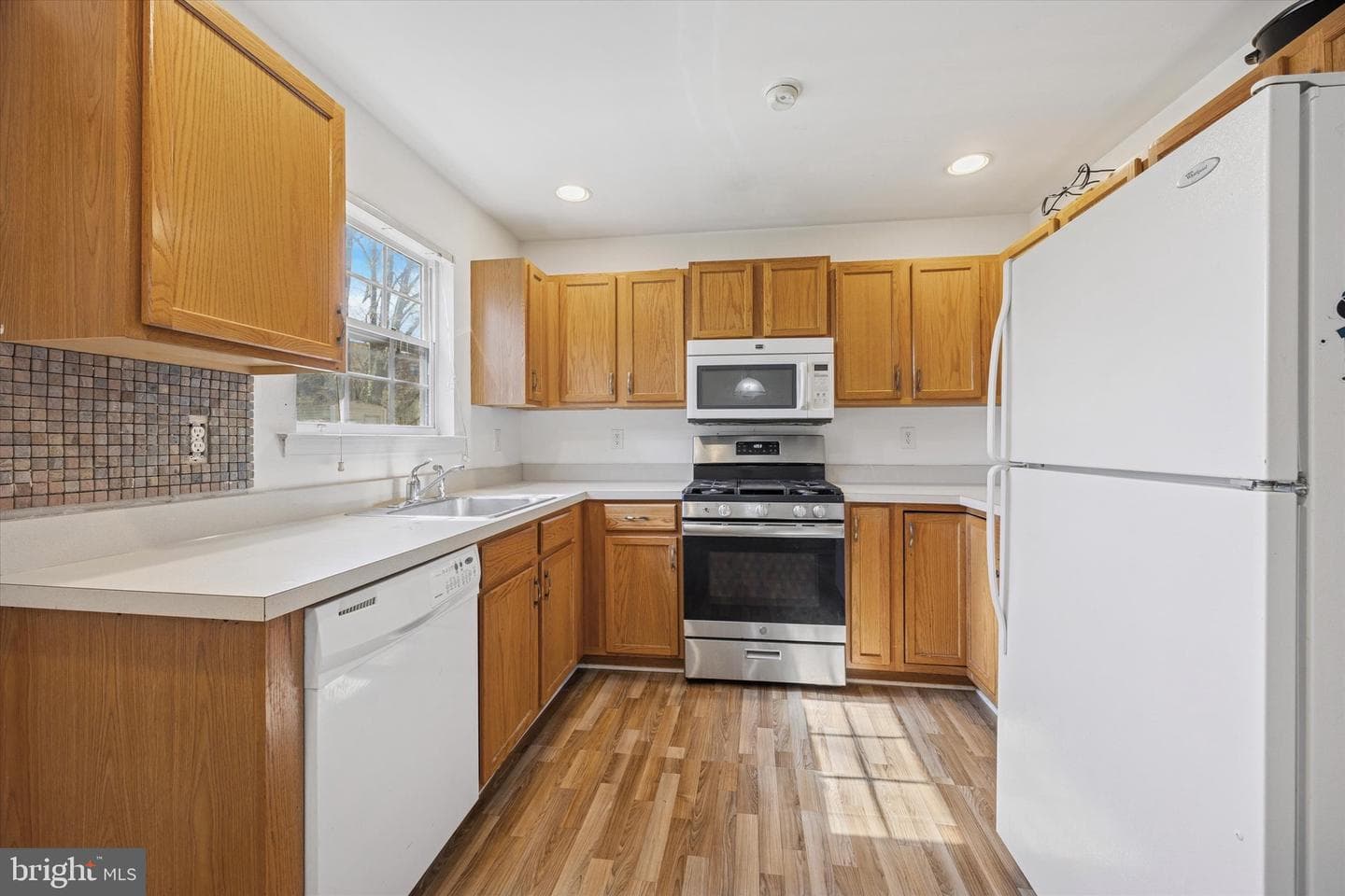 924 Madison Street photo 4
