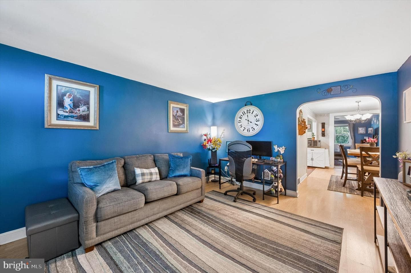 1012 Windsor Road photo 2