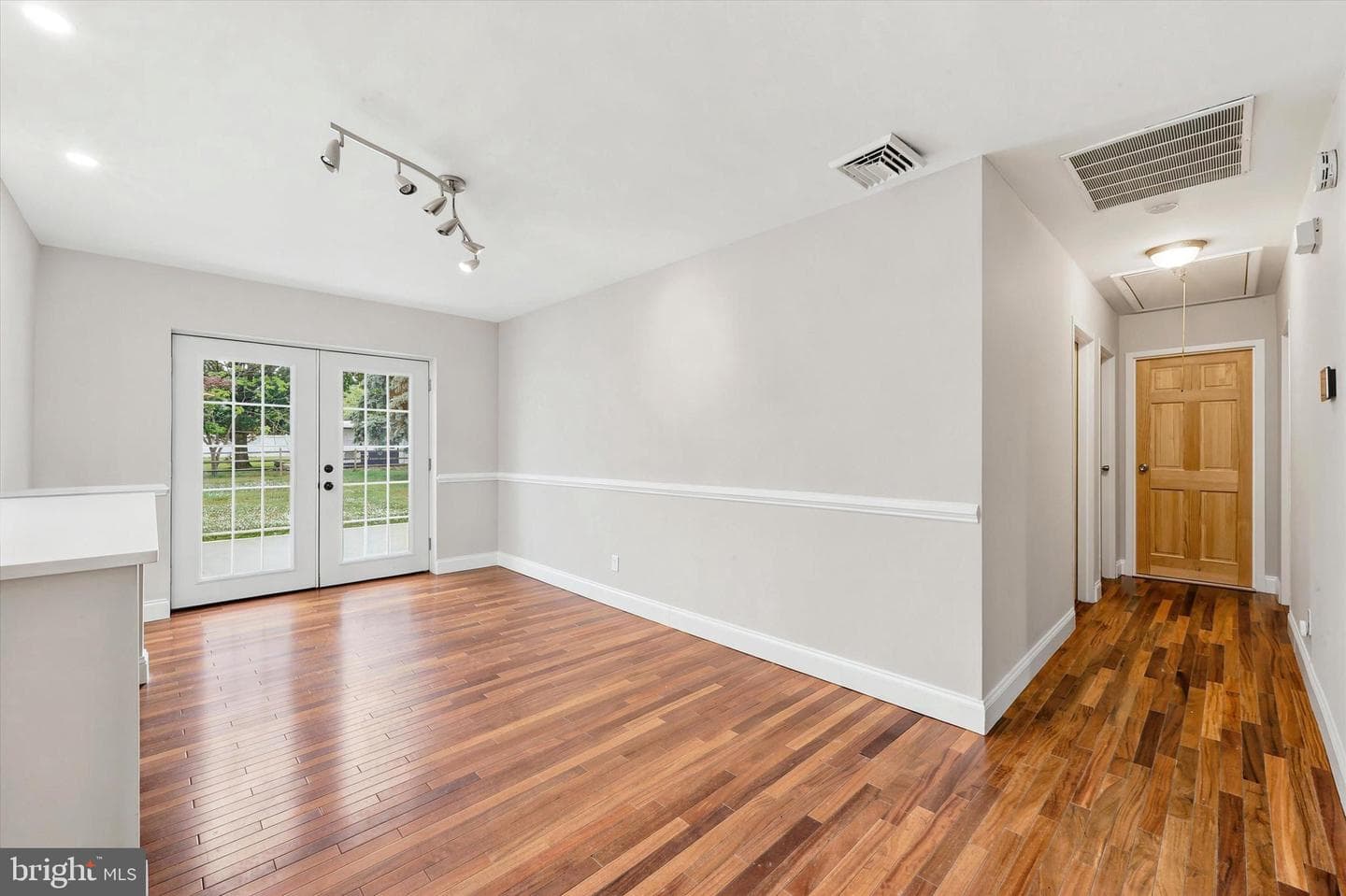 2147 Franklin Ave photo 10