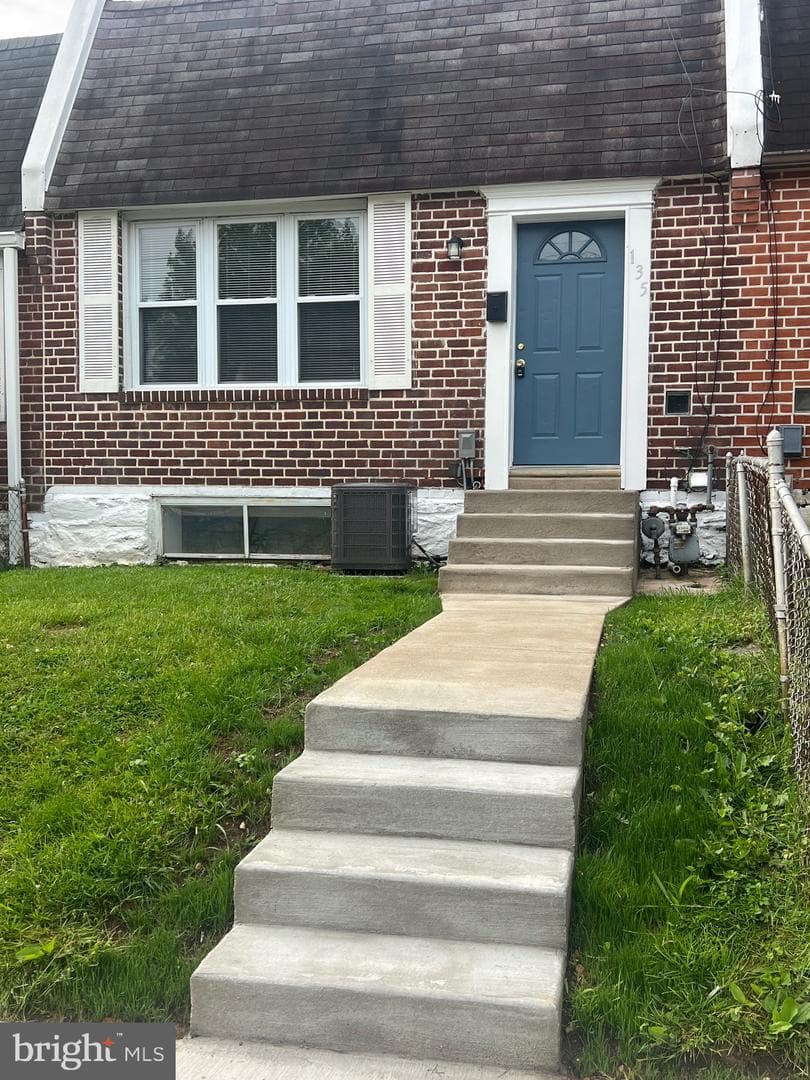 135 Ervin Avenue photo 2