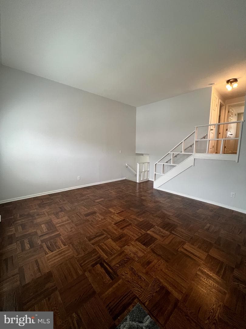 135 Ervin Avenue photo 3