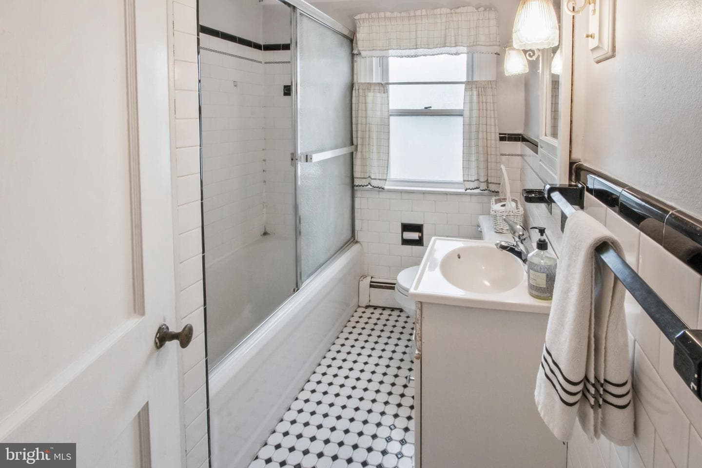 309 Hastings Avenue photo 26