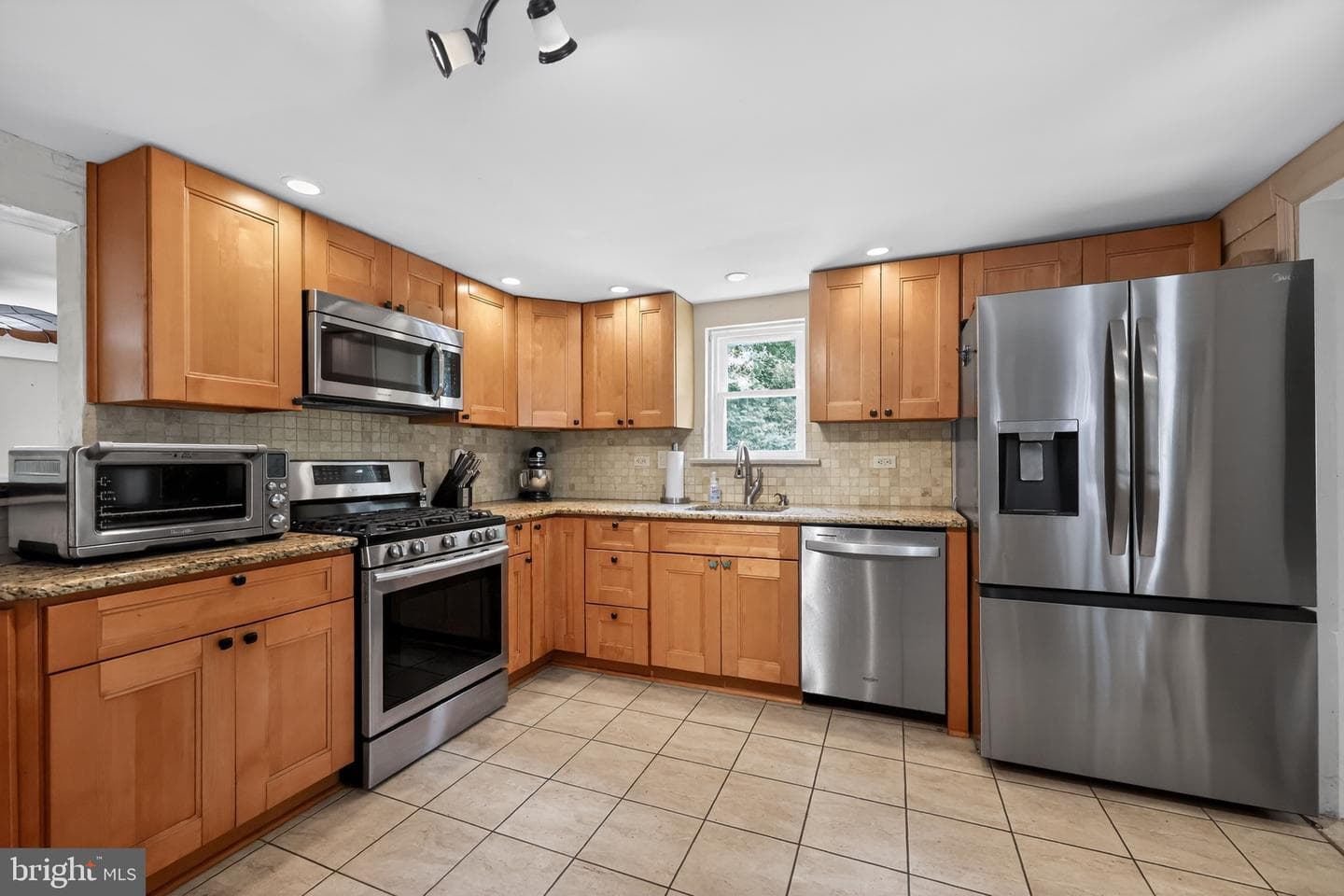 599 N Bishop Avenue photo 3