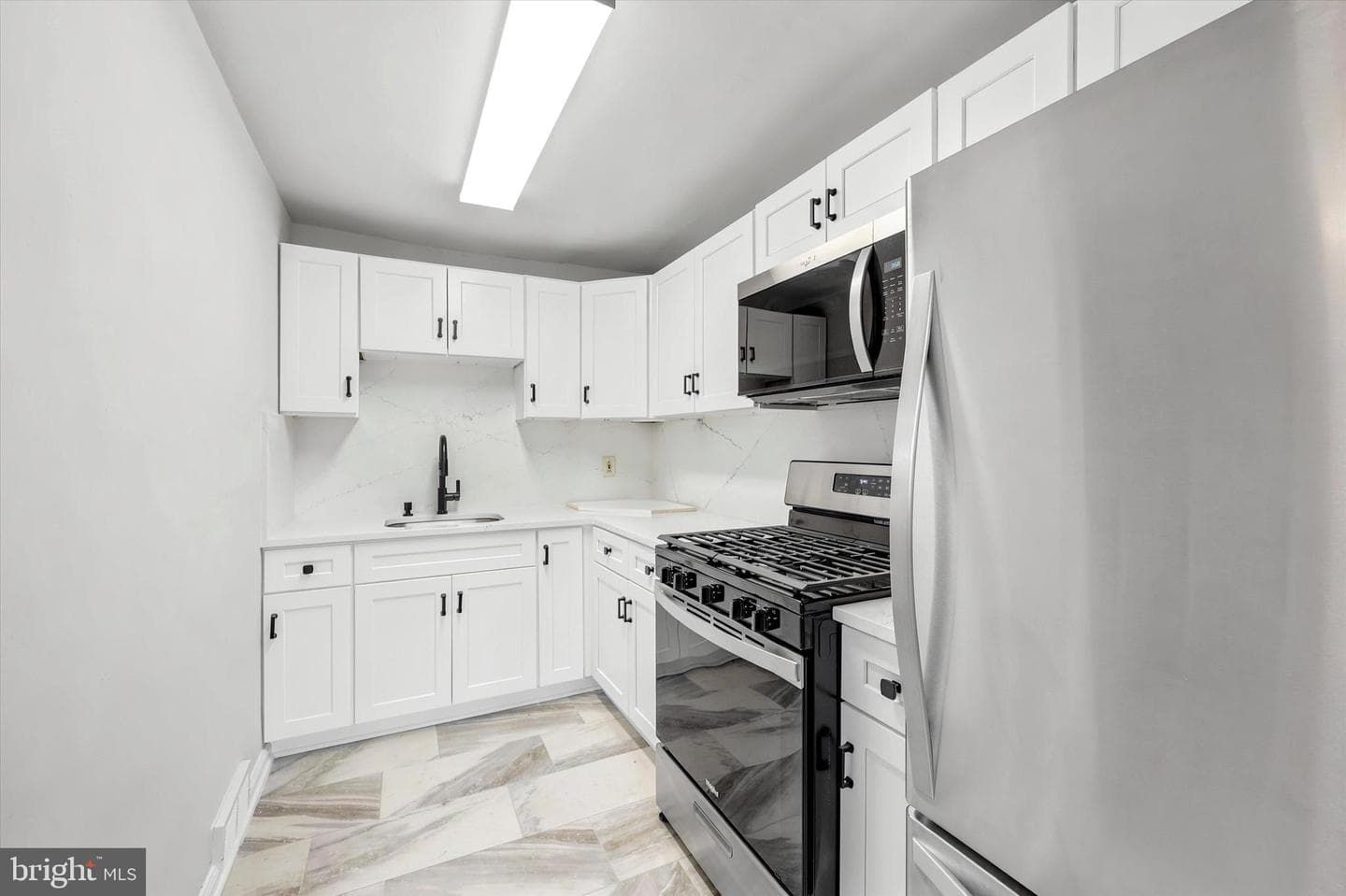 2052 Heather Road photo 9