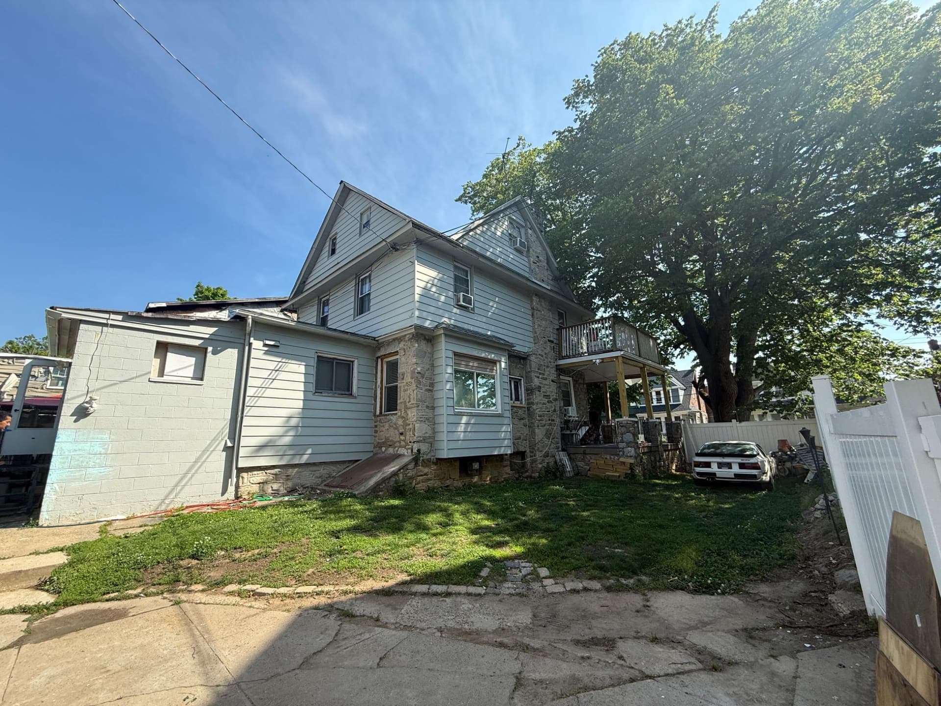 954 Church Lane photo 4