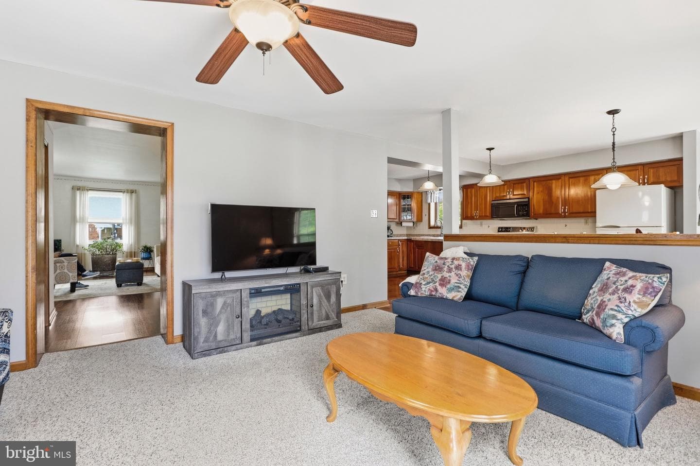 527 Saxer Avenue photo 15