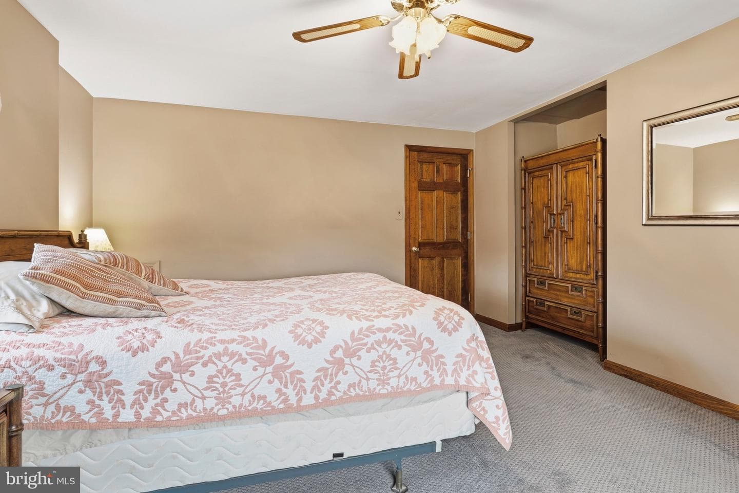 527 Saxer Avenue photo 20