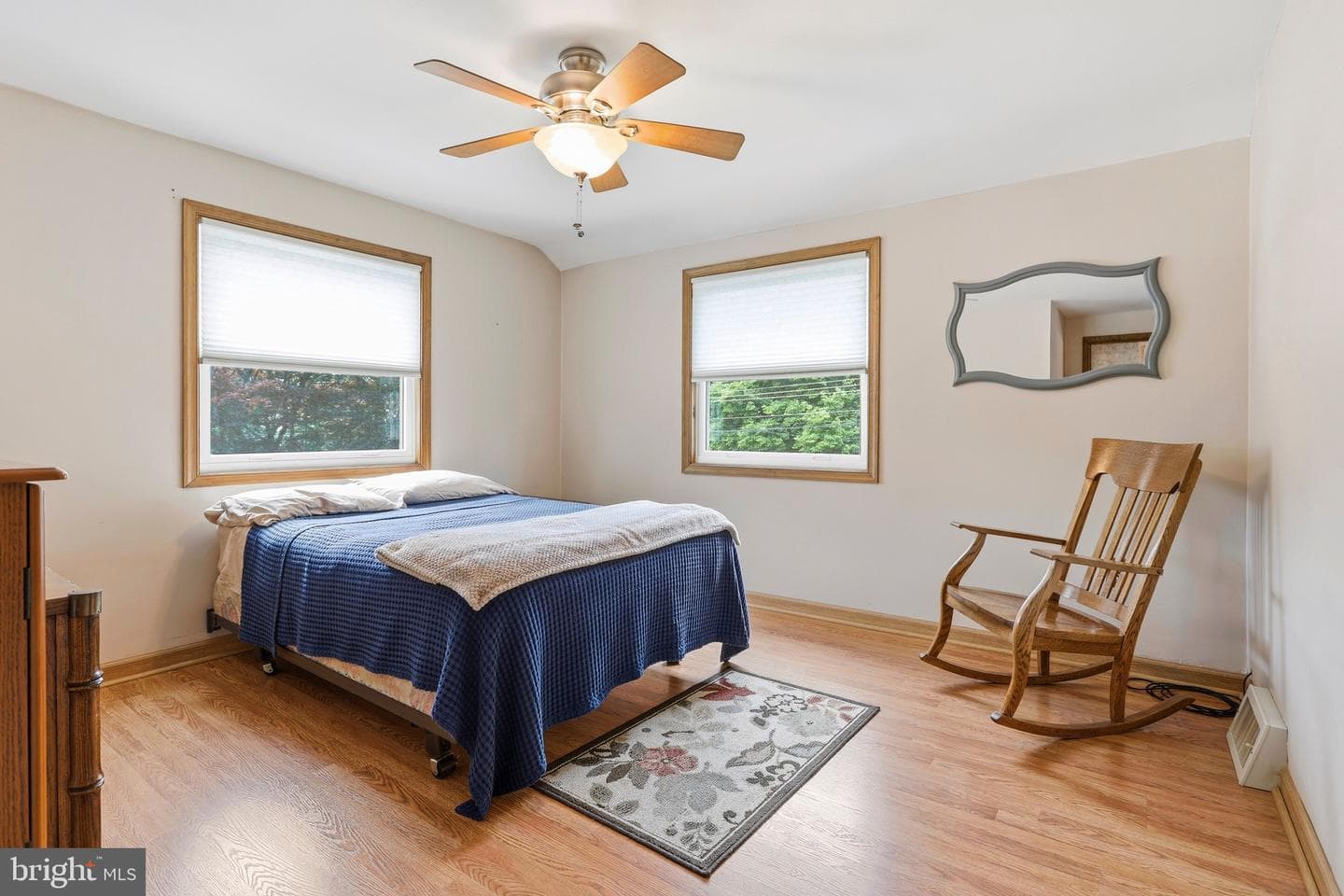 527 Saxer Avenue photo 22