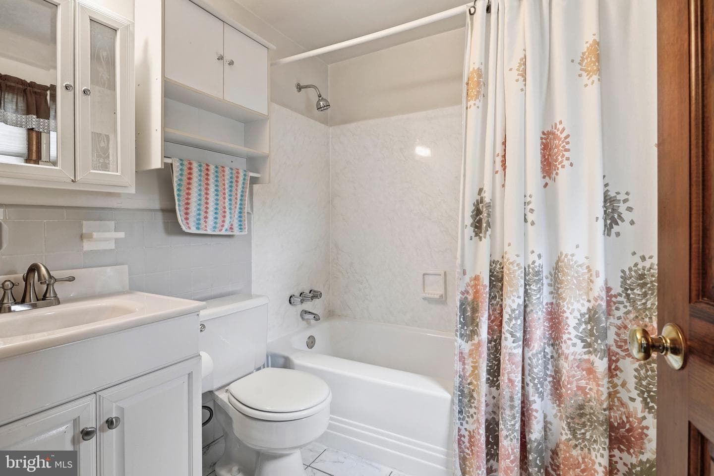 527 Saxer Avenue photo 25