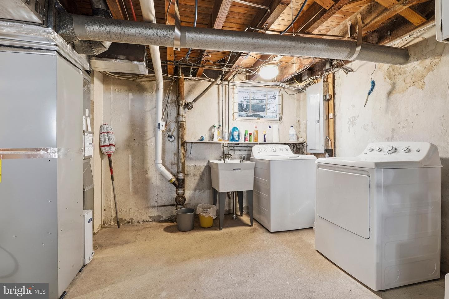 527 Saxer Avenue photo 26
