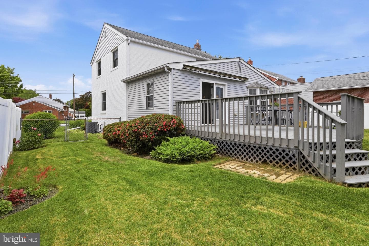 527 Saxer Avenue photo 29