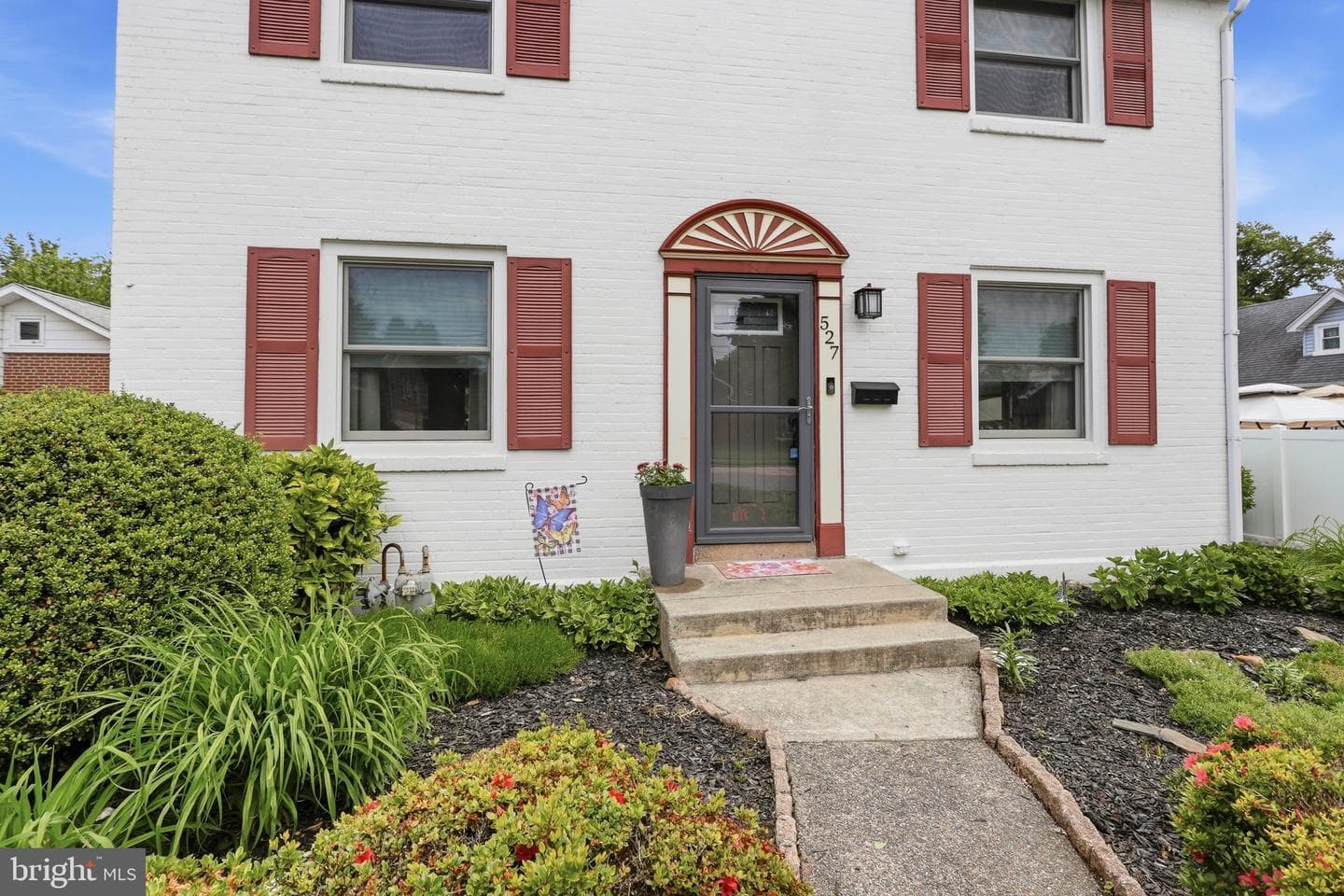 527 Saxer Avenue photo 3