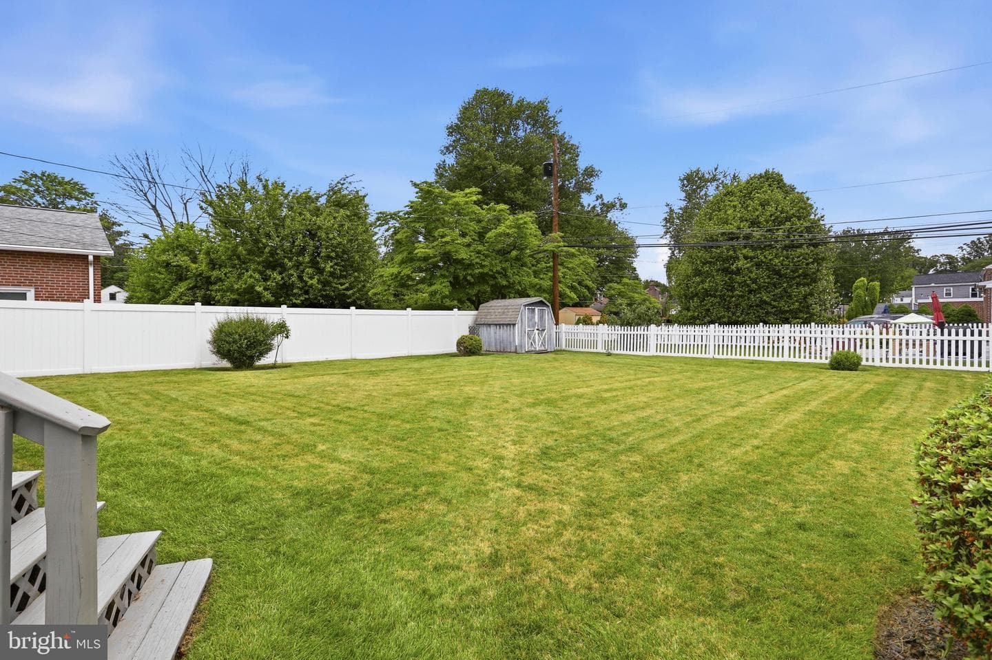 527 Saxer Avenue photo 31